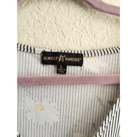 Almost Famous Women's Drawstring Floral Crop Top Lg - Picture 6 of 6